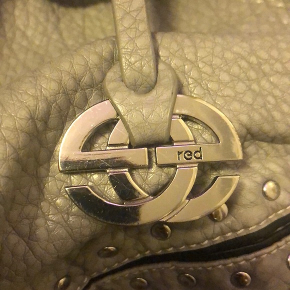 A bag - Picture 3 of 3